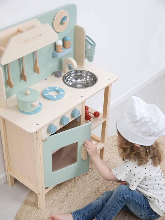Czy wasze dziecko nie marzy przypadkiem o drewnianej kuchni?