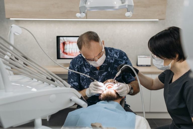 Umawiaj się na wizytę do stomatologa regularnie